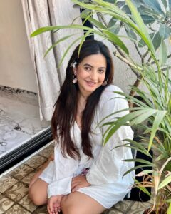 Meera Deosthale Instagram - Hello there, Miss me? 🥰