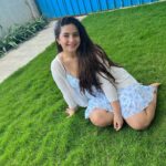 Meera Deosthale Instagram - That summer feeling 🌸🌻