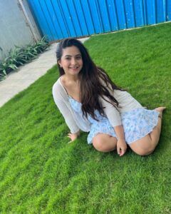 Meera Deosthale Instagram - That summer feeling 🌸🌻