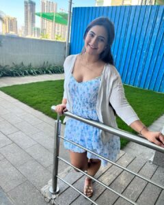 Meera Deosthale Instagram - That summer feeling 🌸🌻