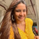 Meera Deosthale Instagram - Sun-kissed and how ☀️😘