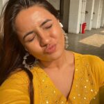 Meera Deosthale Instagram - Sun-kissed and how ☀️😘
