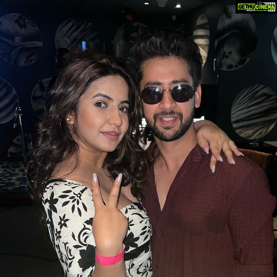 Meera Deosthale - 36.3K Likes - About last night 💫💫😍😍
Paras’s bday bash 🤗🤗
🧿