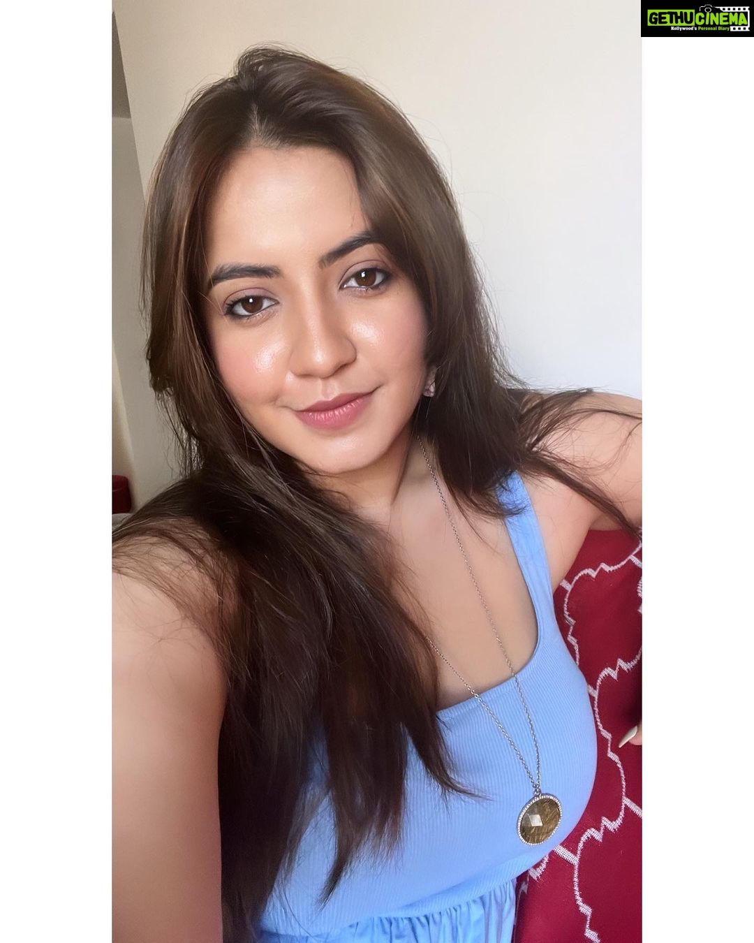 Meera Deosthale - 54.1K Likes - Day 364/ 365💙💙💙💙
