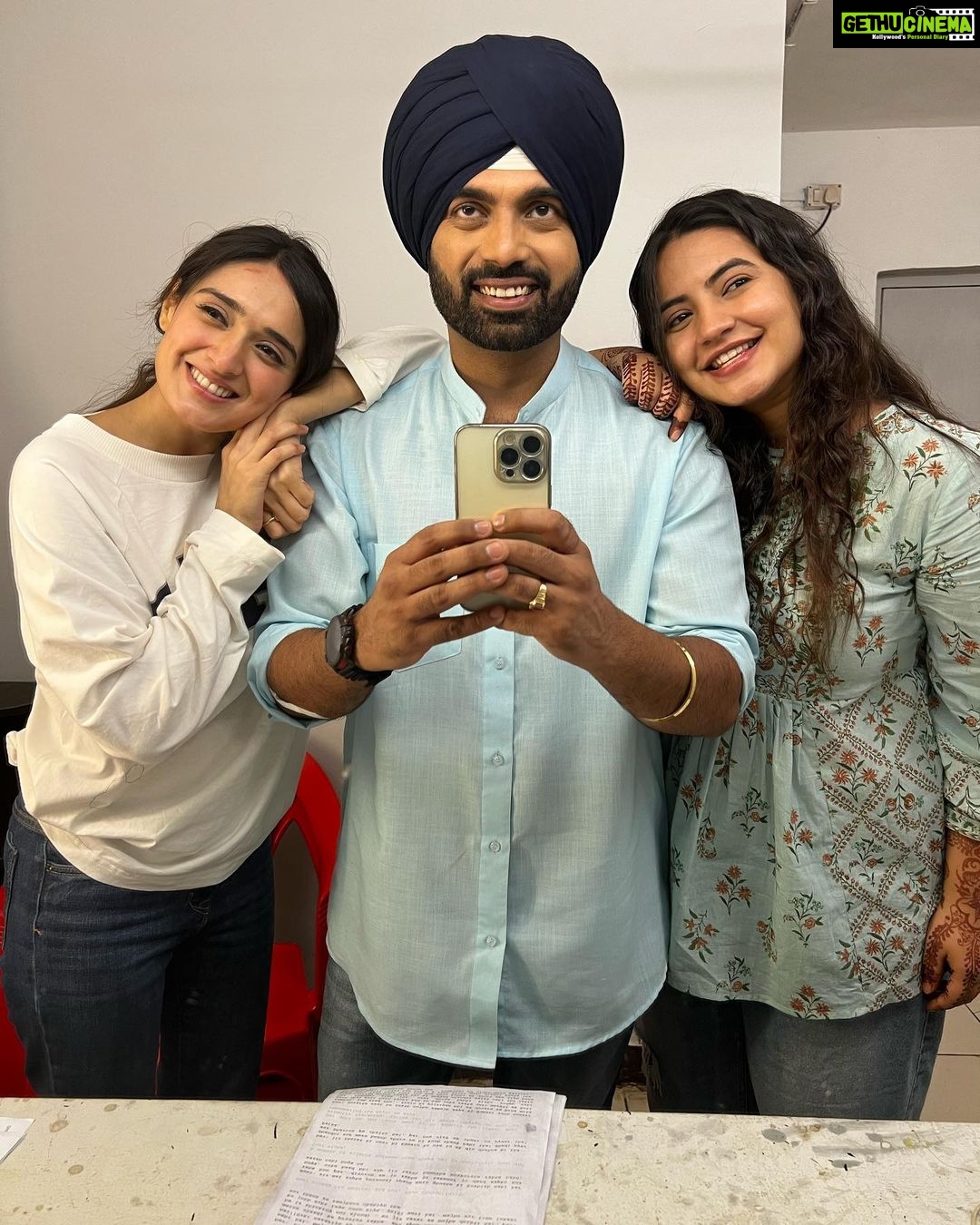 Meera Deosthale Instagram - Happy birthday to the best Dev sir evaaahhhh @arhaanbehll 🌟🤗🤗 Magic, coffee, good work and lots of laughter together 💕💥