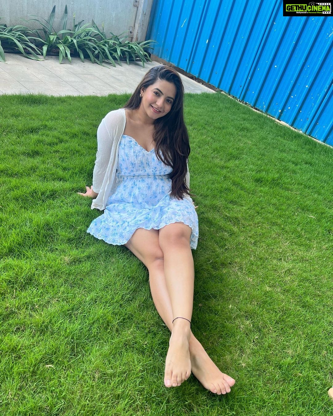 Meera Deosthale - 14.1K Likes - That summer feeling 🌸🌻