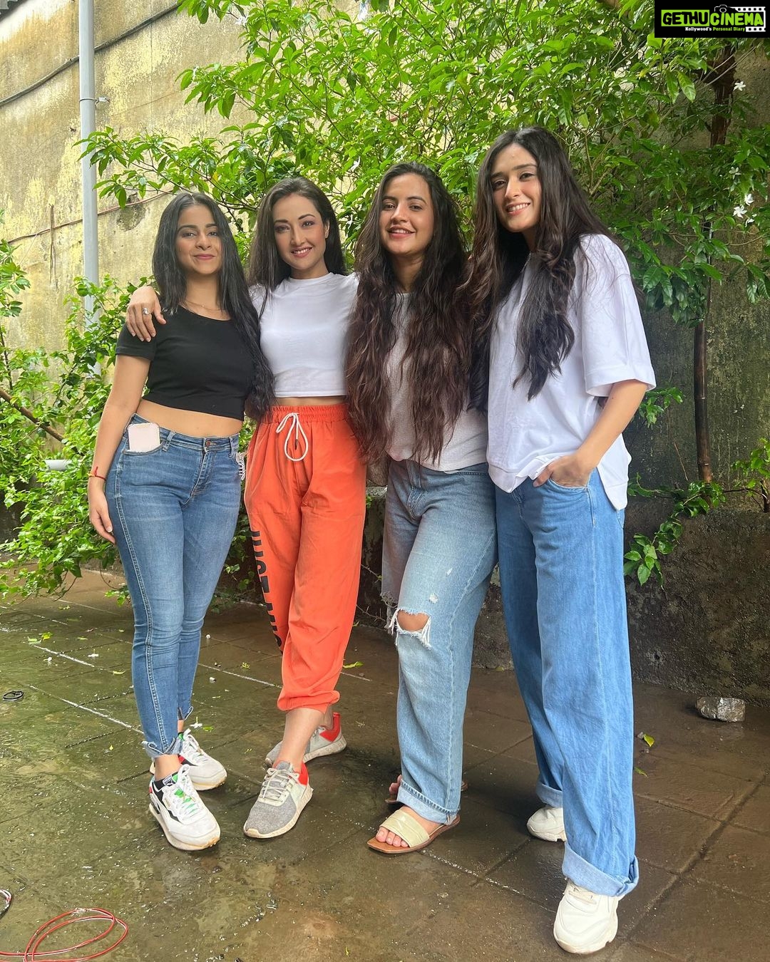 Meera Deosthale Instagram - Girl gang of GSMI 💝