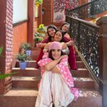 Meera Deosthale Instagram - The ladies of the Khurrana household say Hello! 🙋🏻‍♀️🫰🏼💖 #KajuAlmostThere . . . #KeepUpWithKaju #onset #gudsemeethaishq #love #ladies #starbharat #photooftheday #instagood #happy #girlpower #actors
