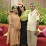 Megha Mathew Instagram - ഞാൻ കണ്ടതിൽ വെച്ച് ഏറ്റവും മനോഹരമായ പ്രണയ ജോഡികൾക്കു എന്റെ വിവാഹ വാർഷിക ആശംസകൾ. നിങ്ങളുടെ പ്രണയത്തിന്റെ ഈ മാസ്മരികത എന്നും നിലനിർത്താൻ നിങ്ങൾക്ക് സാധിക്കട്ടെ Happy wedding anniversary pappa mummy 😘 ❤️…..36……❤️ & Happy Christmas. Click by ; @jith_in_sunny_ #christmas #weddinganniversary #special #day #christmasdecor #christmastime #loveyou #madeforeachother #lovestory #happyanniversary. Kottayam