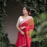 Megha Mathew Instagram - ❤ Saree by @drape_studio_jitta @the_drape_studio @jittasiju @mulberry_konni 📷 @jith_in_sunny_ 💄 @bindumohandas9 . #saree #sareelove #christmas #special #sareefashion #red #white #lovesareesnomatterwhat😍❤. The Windsor Castle Kottayam
