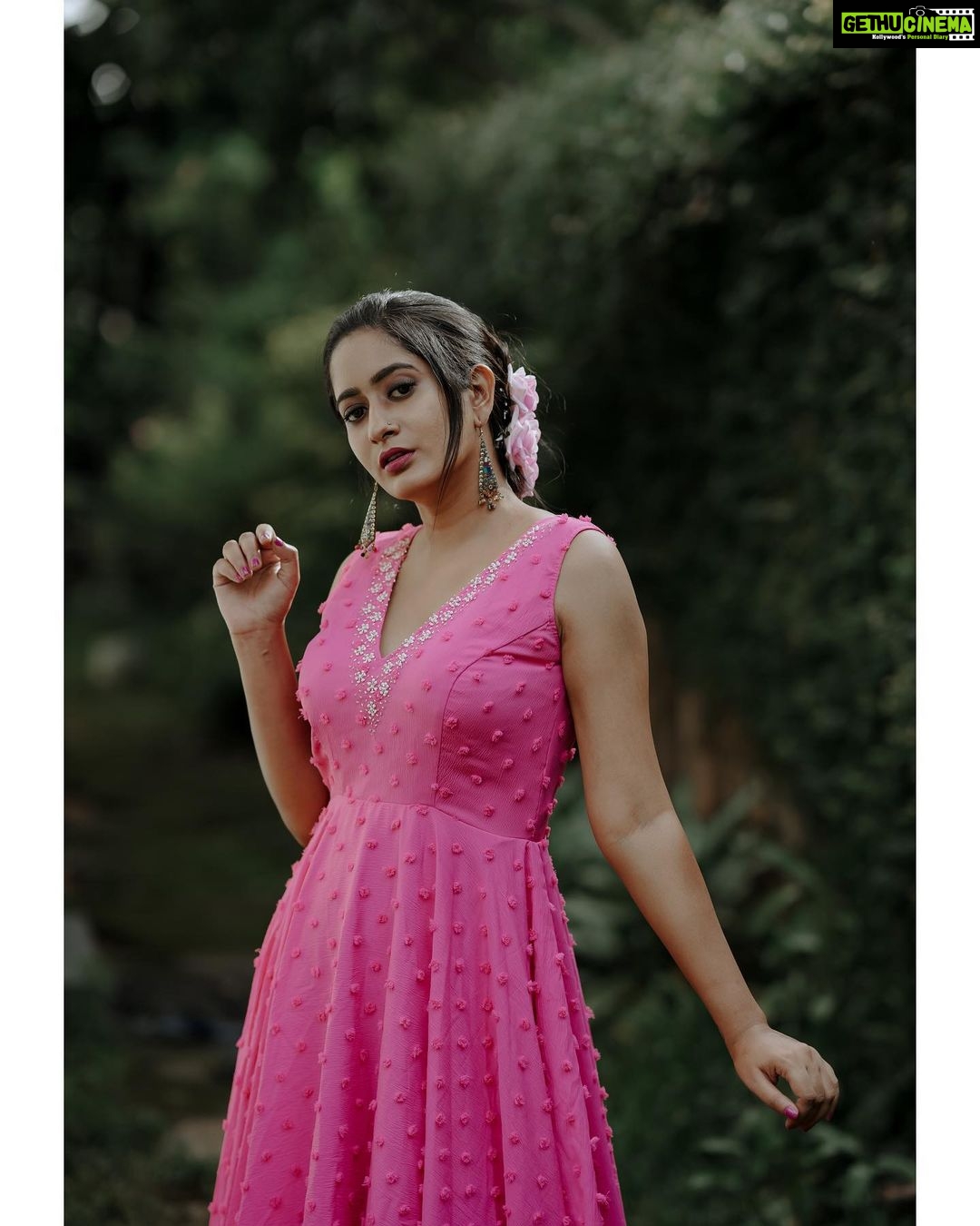 Megha Mathew Instagram - π· @_ajay2125 Colour editing @iam.harijith π @drape_studio_jitta @jittasiju @the_drape_studio @mulberry_konni π @adorebypriyanka π @syam__sasidhar_makeup_artist #shoot #photoshoot #pink #dresses #instadaily #instafashion #fashionstyle #looks #insagram. Changanacherry