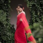 Megha Mathew Instagram - ❤ Saree by @drape_studio_jitta @the_drape_studio @jittasiju @mulberry_konni 📷 @jith_in_sunny_ 💄 @bindumohandas9 . #saree #sareelove #christmas #special #sareefashion #red #white #lovesareesnomatterwhat😍❤. The Windsor Castle Kottayam