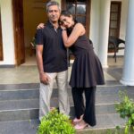 Megha Mathew Instagram - My hero 🦸‍♀️ Pappa I love you so much 😘❤️ #daughterlove #fatherdaughter #loveyou #verymuch #peaceofmind #blackcolor #favorite #myhero #mylife #myworld #youaaremyeverything🥰 Triveny River Palace Resort, Champakulam, Backwaters Alleppey , Kerala