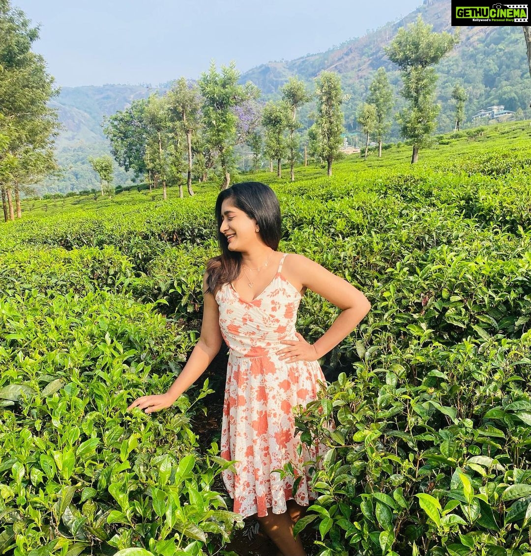 Megha Mathew Instagram - 🌸🌸🌸 #fashion #style #love #instagood #like #photography #photooftheday #beautiful #follow #instagram #picoftheday #model #bhfyp #instadaily #me #art #smile #likeforlikes #beauty ##myself #ootd #happy #instalike #fashionblogger #moda #cute ##likes. Munnar Hillstation, Kerala