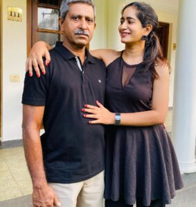 Megha Mathew Instagram - My hero 🦸‍♀️ 
Pappa I love you so much 😘❤️

#daughterlove #fatherdaughter #loveyou #verymuch #peaceofmind #blackcolor #favorite #myhero #mylife #myworld 
#youaaremyeverything🥰
