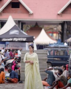 Megha Mathew Instagram - #thirinakkara_pooram # #nostalgia ❤️ Saree by ; @varnudais 📷 @jith_in_sunny_ #temple #sareelove #crowd #ulsavam #thirunakkarapooram #2022 #instagram #instamood #sareemood😍 #lovethis #saree #thankyou #varundais #saree #inspiration #instagood #pic #picsartedit #picsoftheday #instagram #nostalgia Thirunakkara Mahadeva Temple