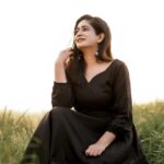 Megha Mathew Instagram - 🖤🖤🖤 📷 @dinu_sudarsanan @bony_thomas__ @weddinghuesphotography 👗 @r.a.s.n.a.s #pic #black #favorite #instadaily #instalike #instafashion #instamood #instaphoto.