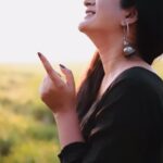 Megha Mathew Instagram - Sun-kissed is my favourite accessory 🌞🌞🌞 🎥 ; @bony_thomas__ @weddinghuesphotography . Dress @r.a.s.n.a.s #ree #reels #reelsinstagram #reelsvideo #reelsindia #reelsindia #reelitfeelit #sunkissed #sunlovers Kottayam