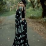 Megha Mathew Instagram - 🖤🖤🖤 #saree #black #favorite #sareefashion #sareelove #sareelover #sareelovers #sareedraping #instadaily #instafashion 📷 @jk_storiesss @jk_jinu 💄 @bindumohandas9 Saree @kaitheki.online Kottayam