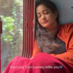 Megha Mathew Instagram - POv : Long train journey refills you🦋 @megha_mathew_ @solo_travel_girlzz #train #trainphotography #life #trending #trendingreels #feelings #refresh