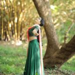 Megha Mathew Instagram - 📷 @v2n.photography 💄 @remyamakeupartisty 👗 @the_drape_studio @jittasiju #kerala🌴 #style #fashionstyle #traditional #halfsaree #instalike #instafashion #instgaram #green.