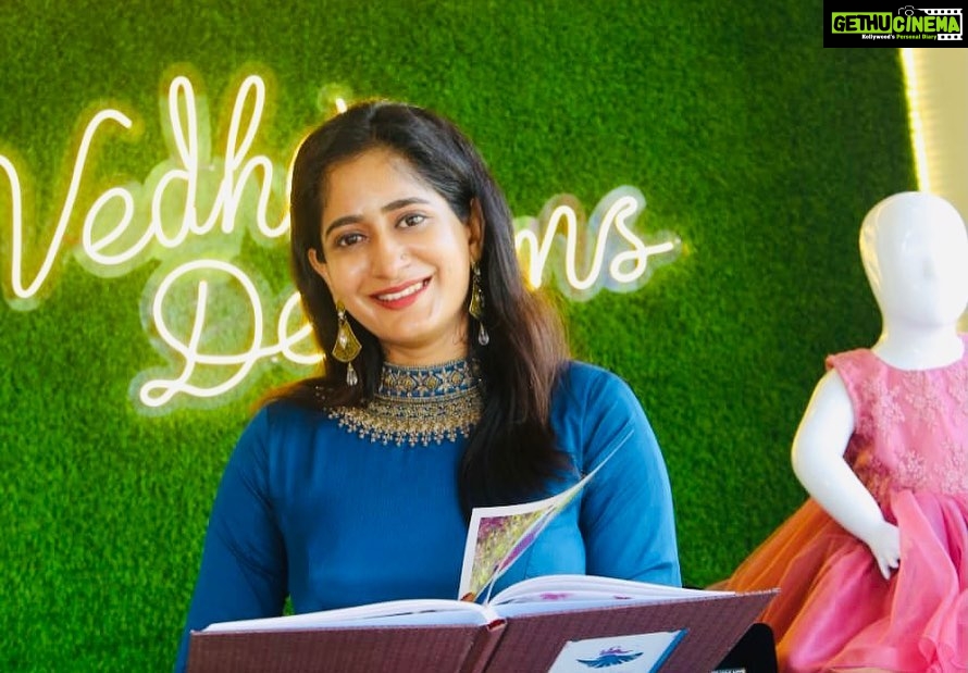 Megha Mathew Instagram - Happly inaugurated @vedhasdesigns_by_saranya 😊🥰thanks for inviting Saranya chechi ❤️ Outfit; @mihaara 💛All the best keep growing 💛 #botique #inagrationfunction #happy #thankful Thykkatusherry