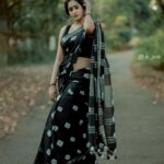 Megha Mathew Instagram - 🖤🖤🖤 #saree #black #favorite #sareefashion #sareelove #sareelover #sareelovers #sareedraping #instadaily #instafashion 📷 @jk_storiesss @jk_jinu 💄 @bindumohandas9 Saree @kaitheki.online Kottayam