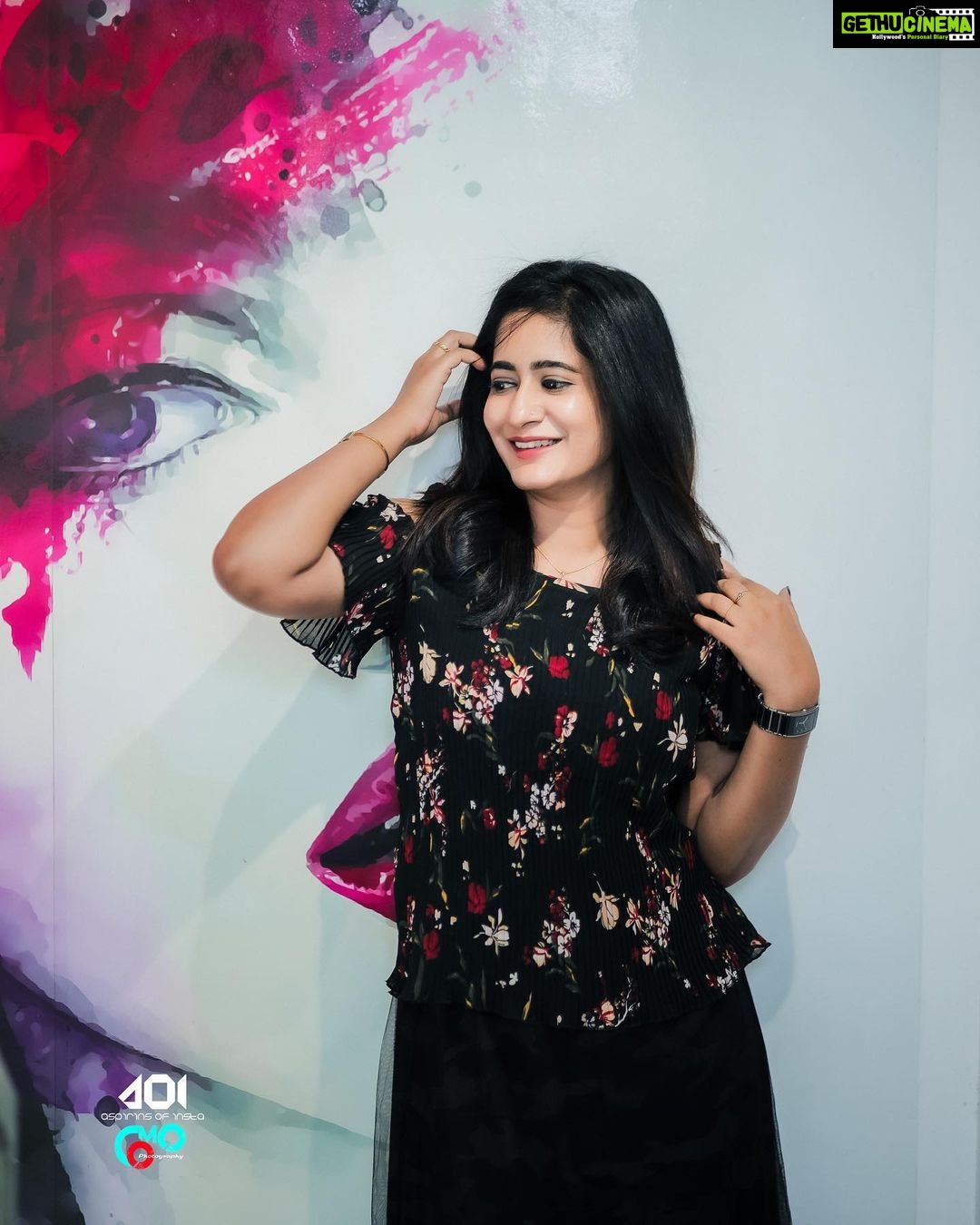 Megha Mathew Instagram - A smile creates hope in life ☺️🥰☺️ #instagram #instagood #love #like #follow #photography #photooftheday #instadaily #likeforlikes #picoftheday #fashion #beautiful #instalike #bhfyp #followforfollowback #likes #me #art #smile #followme #photo #myself #happy #style #nature #life #likeforfollow #insta #l #bhfyp. Kochi, India