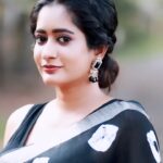 Megha Mathew Instagram - 🖤🖤🖤 Saree by ; @kaitheki.online #reels #reelsinstagram #reelsvideo #black #sareelove #instafashion #insatgram