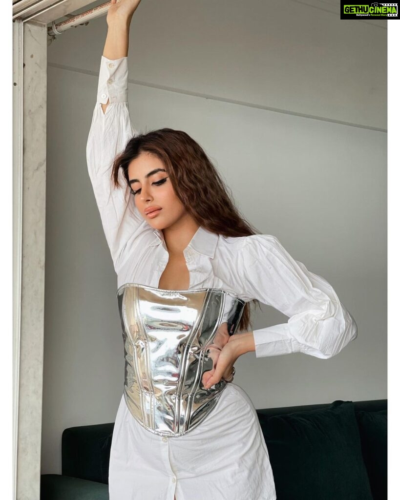 Miesha Saakshi Iyer Instagram - Everything has a Silver Lining 🪙 . . . White Shirt Dress & Silver Corset @itgirl_love Mumbai, Maharashtra