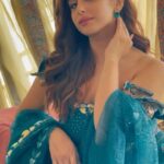Miesha Saakshi Iyer Instagram - Main apna asmaan chunu, Tu apna asmaan ✨ . . . Outfit @karigiristudio . . . #day8 #peacockblue