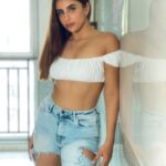 Miesha Saakshi Iyer Instagram - I am capable of everything I set my mind to. 🦋 . . The perfect distressed denims by @freakinsindia 😍 . . #bluejean #denim #denimstyle #denimfashion #miesha #mieshaiyer #thankyouforeverything 🧿✨ Mumbai, Maharashtra