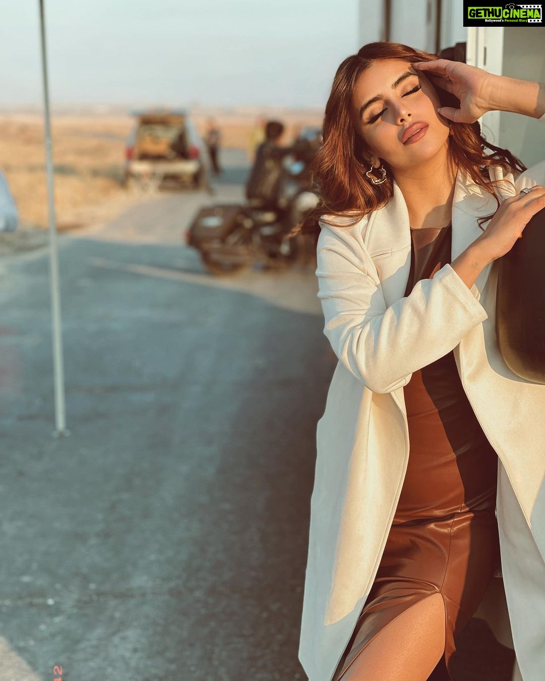 Miesha Saakshi Iyer Instagram - Tanning in -1°C 🍁 . . . . . #armenia #musicvideo #shootday #gratitude #grateful #thankyouforeverything 🧿✨ Yerevan, Armenia