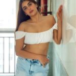 Miesha Saakshi Iyer Instagram - I am capable of everything I set my mind to. 🦋 . . The perfect distressed denims by @freakinsindia 😍 . . #bluejean #denim #denimstyle #denimfashion #miesha #mieshaiyer #thankyouforeverything 🧿✨ Mumbai, Maharashtra