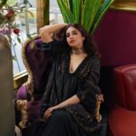 Miesha Saakshi Iyer Instagram - Swipe to the last pic for the reveal 📸🧿✨ . . . . . 📸 : @xbullsnaps 📍: @plumbybentchair On the cover of @glmagazine_india . . . #cover #magazine #magazinecovershoot #indie #lifestyle #gold #black #indieaesthetic #plumbybentchair #grandeurlifestyle #explore #ootd #fashion #ootdfashion #miesha #mieshaiyer #grateful #gratitude #thankyouforeverything 🧿✨🙏🏻