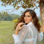 Miesha Saakshi Iyer Instagram - Tu Marz hai Dawa bhi Par Aadat hai Humein 🍃 . . . . . . . #gehraiyaan #reels #reelsinstagram #mood #explorepage #newsong #trendingreels #trendingsongs #feels #miesha #mieshaiyer #bb15 #thankyouforeverything 🧿✨