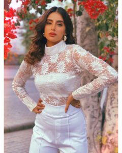 Miesha Saakshi Iyer Instagram - Happiest while shooting ❤️
.
.
.
.
.
#shootlife #musicvideo #chandigarh #ootd #miesha #mieshaiyer #grateful #gratitude #thankyouforeverything ✨❤️