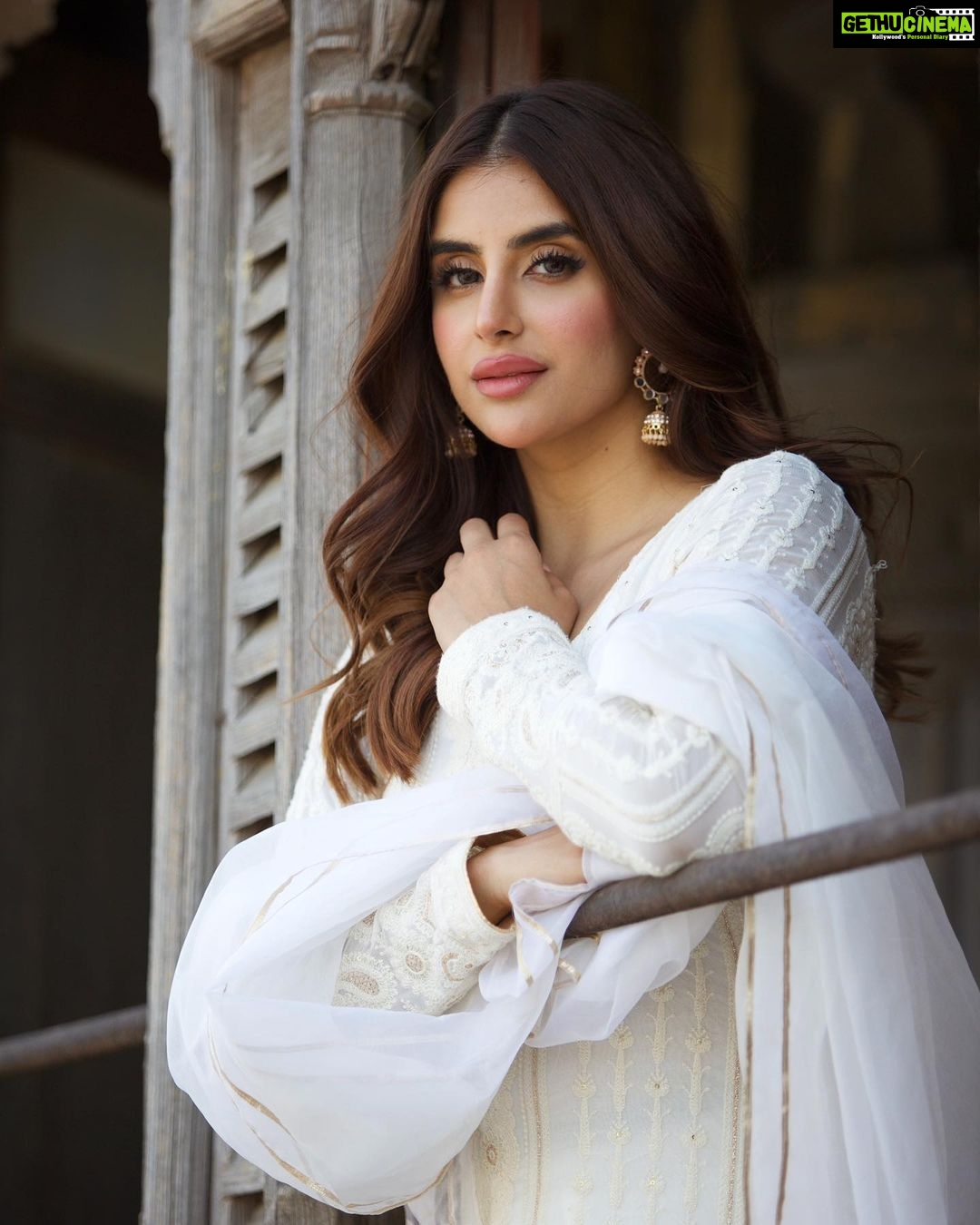 Miesha Saakshi Iyer Instagram - Eid Mubarak 🌙 . . . . . #eidmubarak #eid #grateful #gratitude #thankyouforeverything 🧿✨