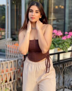 Miesha Saakshi Iyer Instagram - Running out of captions,
So this is my caption 🤭
.
.
.
.
Corset: @thriftflipmumbai 
Pants: @urbanic_in 
.
#dxb #dxblife #dubai #dubailife #dubai🇦🇪 #lovemylife #happiness #brown #thrift #corset #dubailove #miesha #mieshaiyer #grateful #gratitude #thankyouforeverything 🧿✨