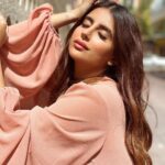 Miesha Saakshi Iyer Instagram - Dubai Vibes 🔆 . . . . . Coord set @closet.hues #dubai #dubailife #dubaifashion #dubailifestyle #dubai🇦🇪 #dubaivibes #uae #ootd #fashion #style #dubaiinstagram #dubaistyle #photography #photoshoot #closethues #miesha #mieshaiyer #grateful #gratitude #thankyouforeverything 🧿💫