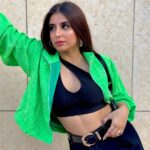 Miesha Saakshi Iyer Instagram - Dubai ✨ . . . . . Jacket @pankhclothing Denim @hersheinbox #dubai #dubailife #dubaiphotoshoot #look #ootd #fashion #style #streetstyle #lookoftheday #streetphotography #miesha #mieshaiyer #grateful #gratitude #thankyouforeverything 🧿✨