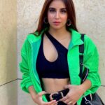 Miesha Saakshi Iyer Instagram - Dubai ✨ . . . . . Jacket @pankhclothing Denim @hersheinbox #dubai #dubailife #dubaiphotoshoot #look #ootd #fashion #style #streetstyle #lookoftheday #streetphotography #miesha #mieshaiyer #grateful #gratitude #thankyouforeverything 🧿✨