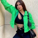 Miesha Saakshi Iyer Instagram - Dubai ✨ . . . . . Jacket @pankhclothing Denim @hersheinbox #dubai #dubailife #dubaiphotoshoot #look #ootd #fashion #style #streetstyle #lookoftheday #streetphotography #miesha #mieshaiyer #grateful #gratitude #thankyouforeverything 🧿✨