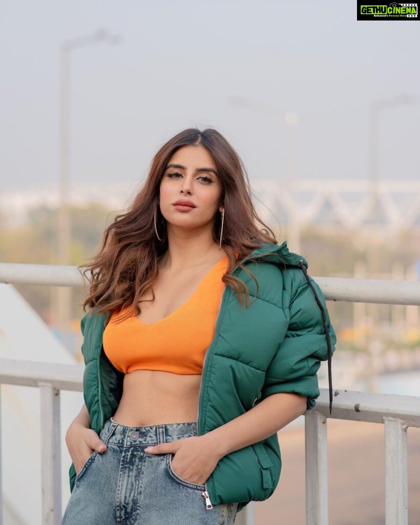 Miesha Saakshi Iyer Instagram - Feel like sun on my skin So this is love, I know it is I know I sound super cliché But you make me feel some type of way ☘️🌞🌱 . . . 📸 : @swagatsharmaphotography Jacket : @burger.bae . . . #photography #photoshoot #photoofday #ootd #delhi #pufferjacket #delhiwinters #sunkissed #sunnyday #color #miesha #mieshaiyer #grateful #gratitude #thankyouforeverything 🧿✨