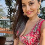 Minissha Lamba Instagram - Recommendations? In the mood for Ice Cream : Got Some Strawberries and Cream During The Match @xariadesicouture @vivinia_designer_jewelery @offbeatmediain @ekkta_shah Taj Wayanad Resort & Spa, Kerala