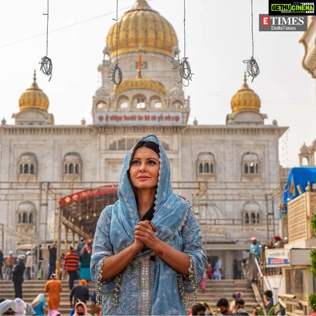 Minissha Lamba Instagram - Happy Gurpurab! Thank you @delhi.times for making this day special for me !