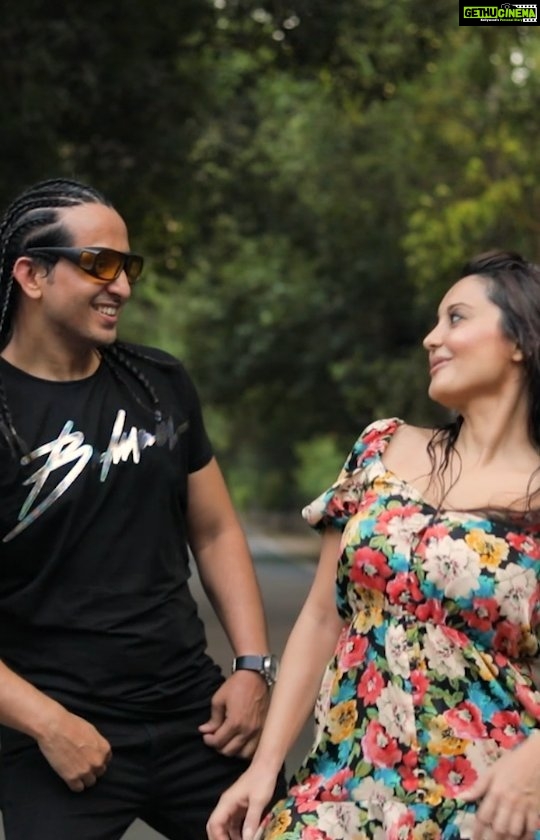 Minissha Lamba Instagram - Getting our groove on with some street dancing @_arpitsharma14 #dance #streetdance #streetdancer #jalebybaby Mumbai, Maharashtra
