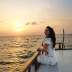 Minissha Lamba Instagram - Golden Hour in my favorite Dress.. Or Magic Light... Early morning and just at sunset... The time when we rush to take beautiful shots in movies... Where u plan your beauty shots or scenes that will be shot in this beautiful soft glow of our sun...