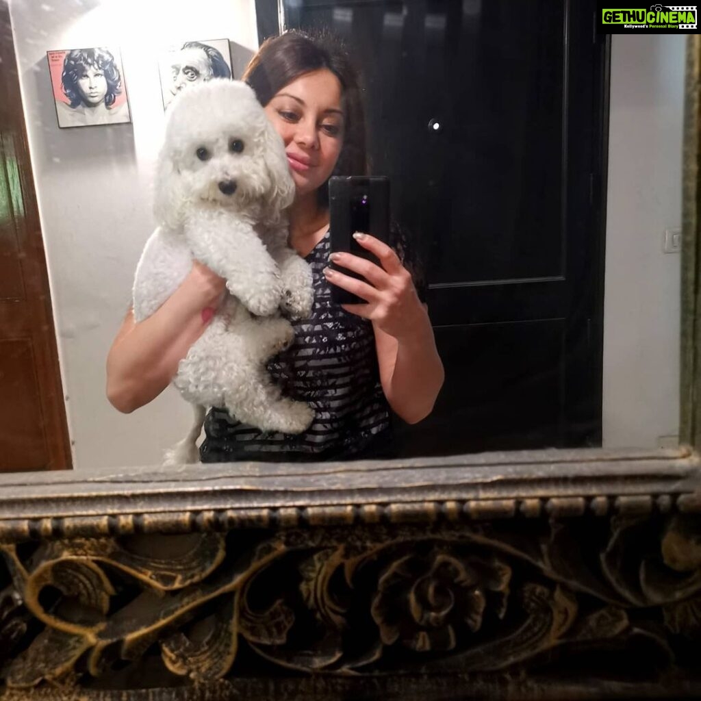 Minissha Lamba Instagram - Mirror selfie with my freshly groomed like girl ❤️ Kiki
