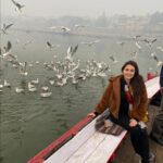 Minissha Lamba Instagram - Was worth the 6am trip on the Ganga in the freezing cold of winter... As u grow.. Older... You realise the magic of early mornings. The power it has and the joy u feel from starting ur day with the rising sun. Truly.. Magical!